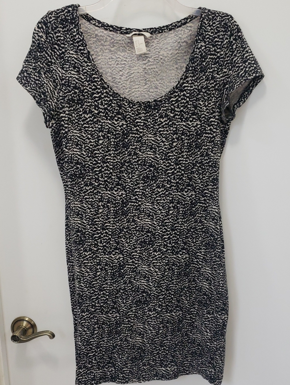 〰️H&M〰️ Short Sleeve Scoop Neck Fitted Mini Dress M